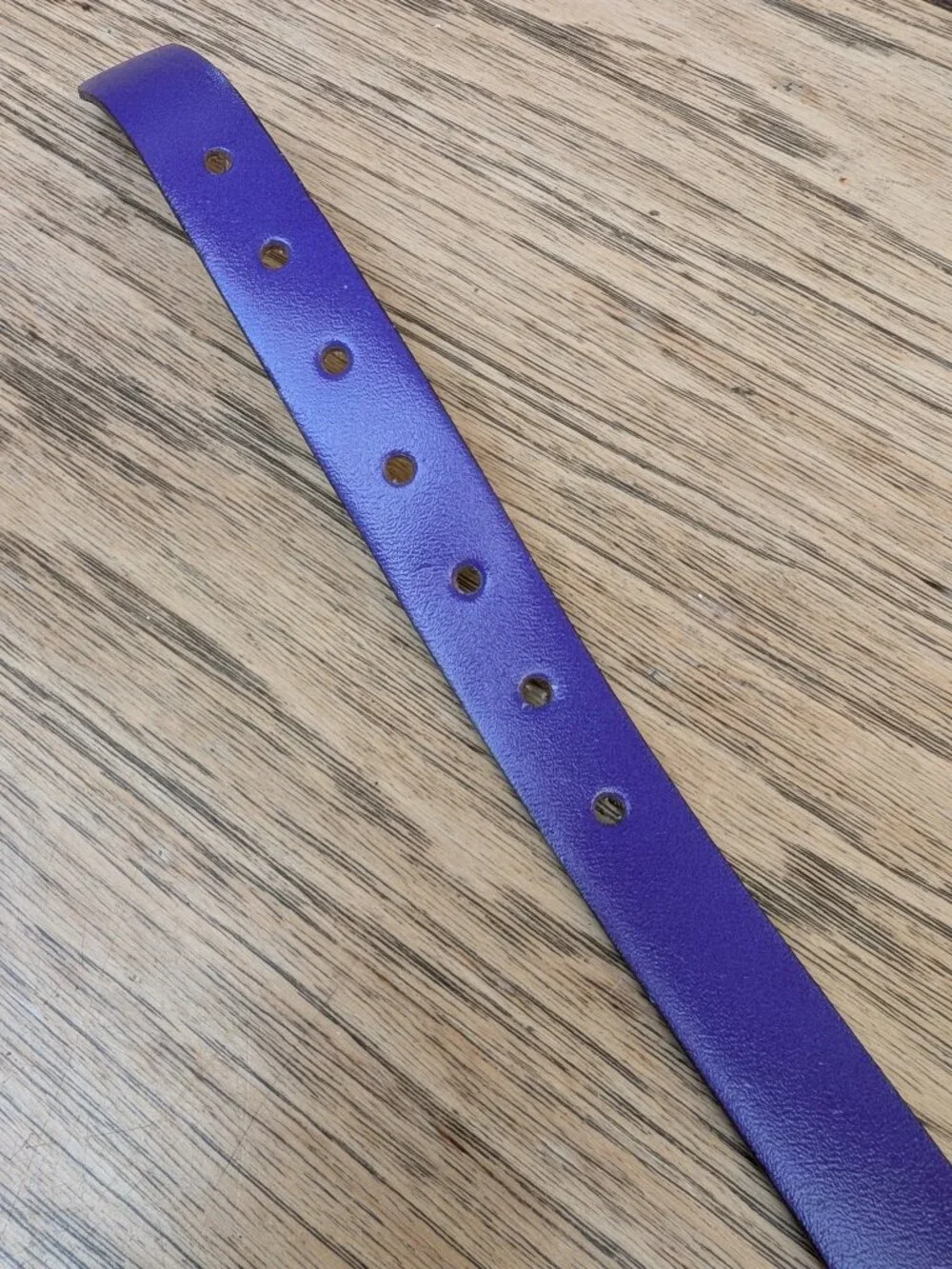 Vintage genuine leather bright vivid purple belt with gold buckle M/L